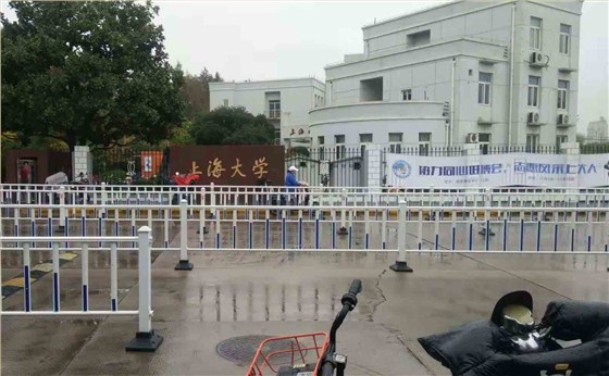 上海大學校門